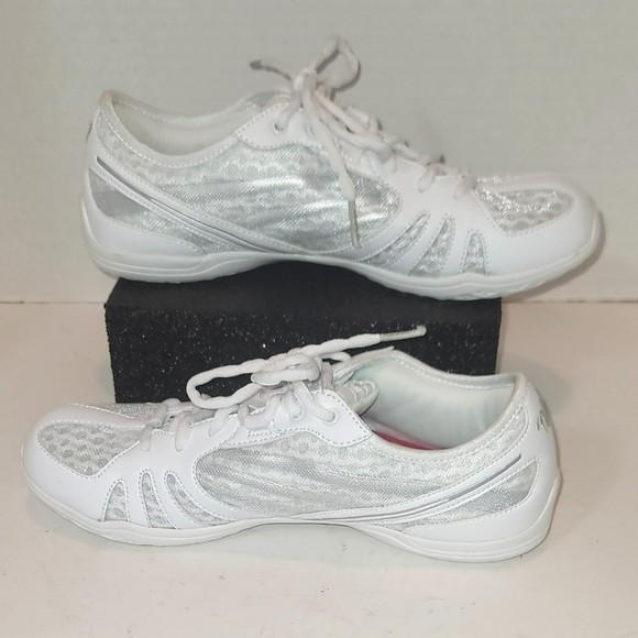 Varsity Shoes Varsity Last Pass 2 Competition Cheer Shoes And Carry